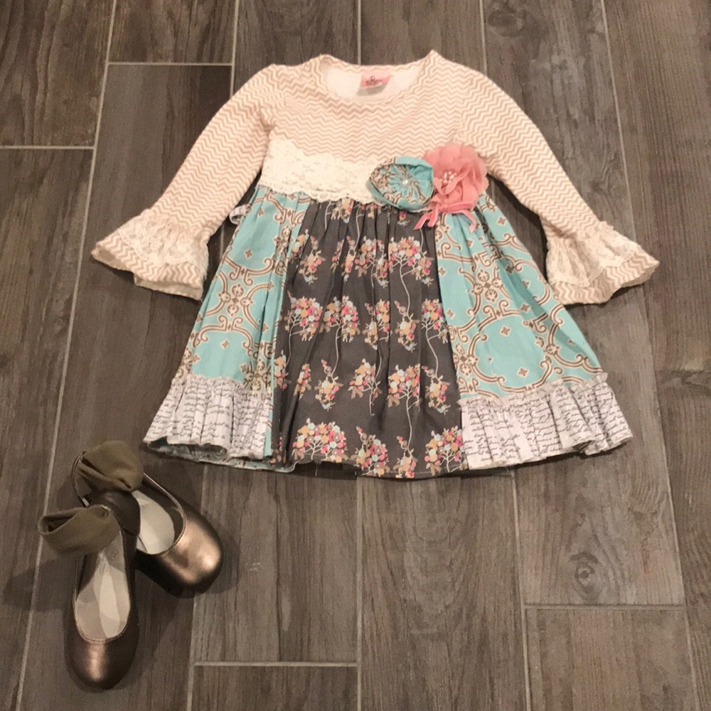 🌸Adorable Toddlers lace and flower appliqué dress